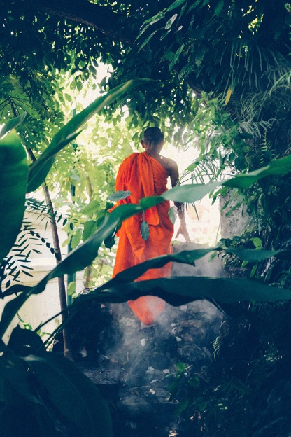 Bangkok wat arun thailand temple misty monk